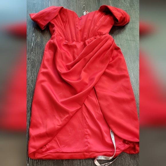 HOUSE OF CB Loretta off-shoulder satin midi dress L+ - Picture 5 of 17